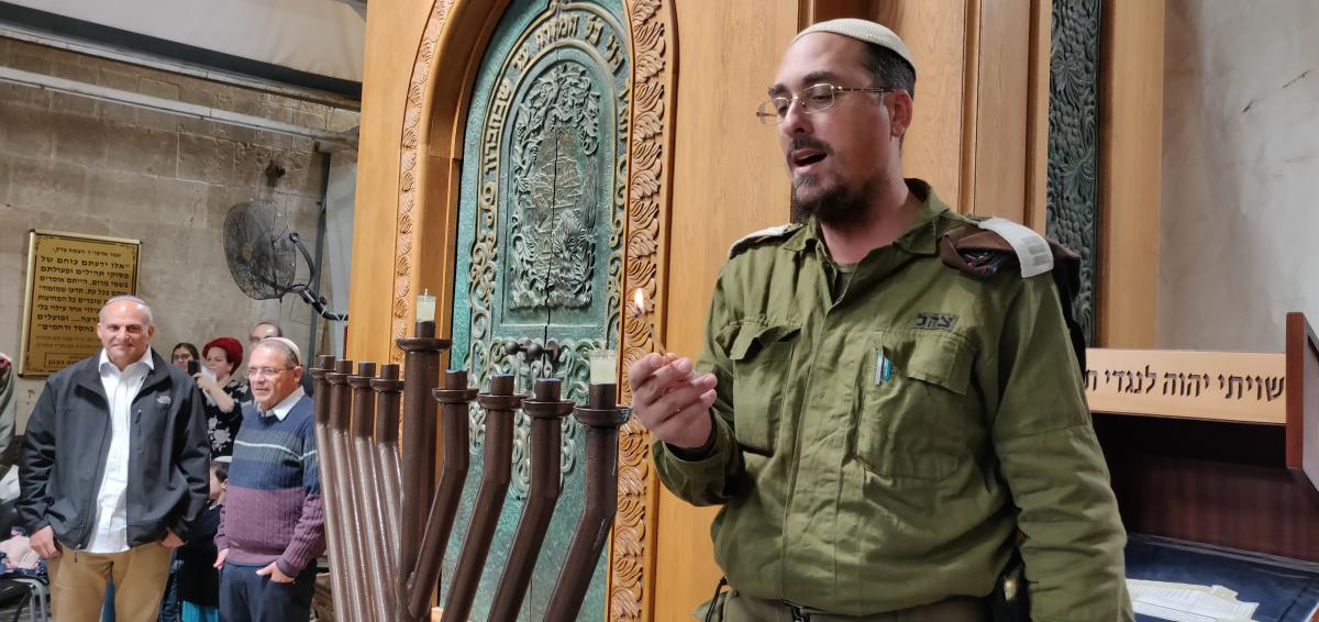 חנוכה של אור בעיר האבות!