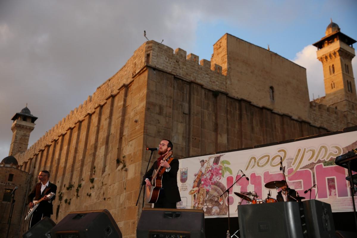 עצרת החג המרכזית למרגלות מערת המכפלה, שידור חי!