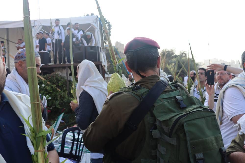 Thousands attend Succot festival in Hebron