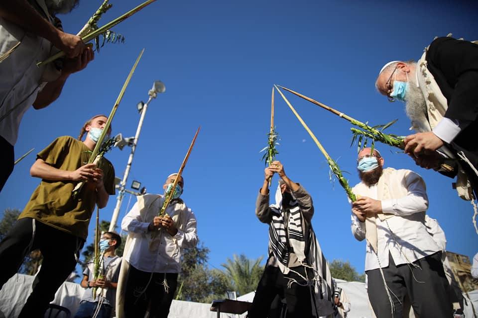 Succot in Hebron comes to the people during Israel’s lockdown