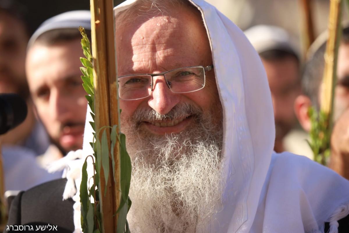אלפים בתפילת שחרית – ותיקין של חג עם הרב שמואל אליהו שליט”א