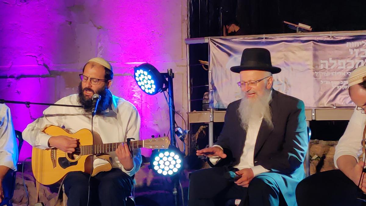 אלפים במעמד הסליחות המרכזי במערת המכפלה