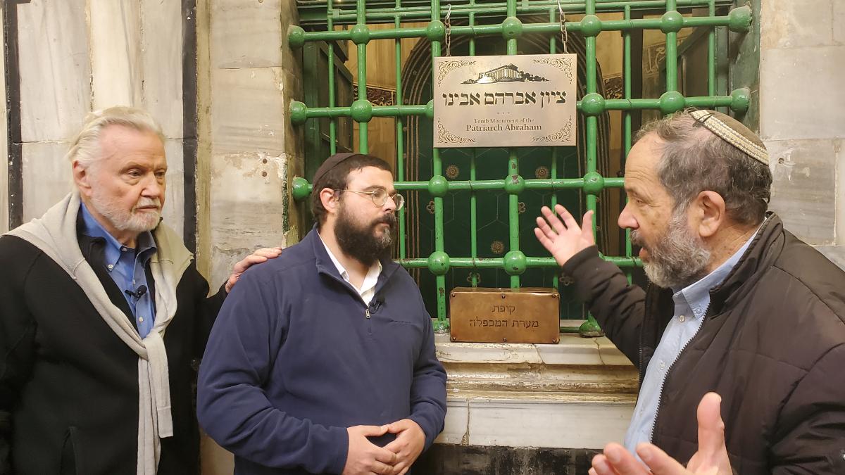 Actor Jon Voight visits Hebron
