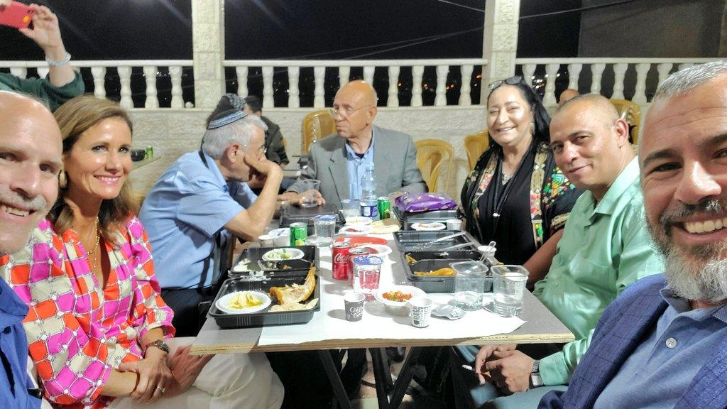 Hebron Jews and Muslims share Kosher Iftar Meal