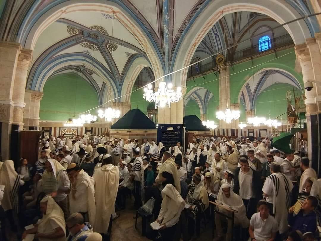 היכונו לער”ח אלול – “הילולת האבות”: אולם יצחק פתוח!